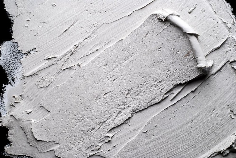 Pose de papier peint à Avrillé : guide des finitions parfaites